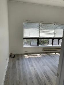 Danforth/Broadview 1BR apt, 3rd floor, utilities incl. AC, $1990