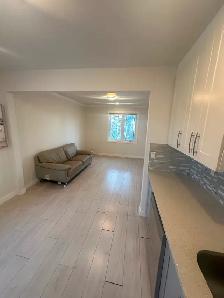 Oliver/114 street/Bright top Flr 1 Bedroom Apt/In Suite Laundry