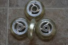 INLINE SKATE 4 x 84mm wheels, knee/elbow pads, accessories!