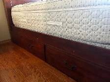 Wooden 4 poster King Bed w/ 2 drawer under frame.