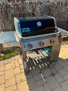 Weber GENESIS® II E-310 Propane grill - excellent working order
