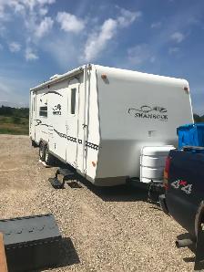2006 Shamrock Pull Trailer 25RS