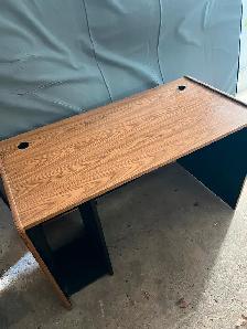 FREE - Desk ... in very good condition