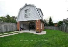 huge garage for storage for rent with parking