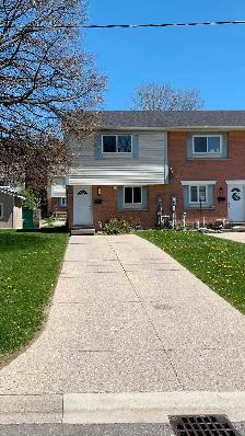 3 bedroom condo townhome available for rent on Bay St for June