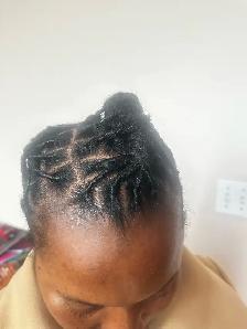 Loctician / Braider