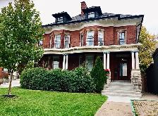 Downtown Furnished 2 Bedroom - Shared (1 room available)