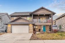 Beautiful 3 bedroom/2bathroom upper/main floor house for rent!
