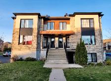 Magnifique 4 ½   mezzanine sur 2 étages avec 2 garages, Brossard