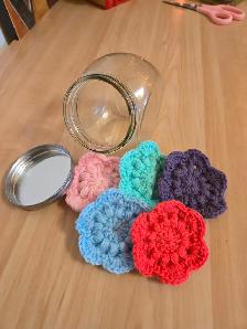 Jar with scrubbing pads