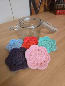 Face scrubbies and container