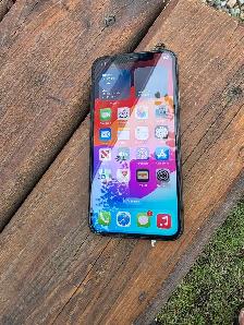 iphone XS 64GB in very good condition