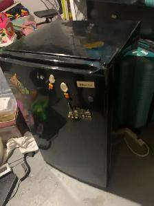 MAGIC CHEF MINI FRIDGE