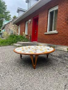 Table basse de salon vintage en teck MCM Teak coffee table