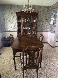 Dining Room TableChairs Hutch
