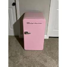 3.2 cu feet mini fridge for sale few stock