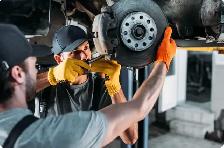 looking for experienced or licensed mechanic 416-953-5049