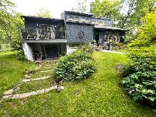 Gorgeous home for rent in the Dundas Valley!
