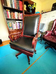 Executive Office Chair – High-Back Tufted Leather & Solid Mahoga