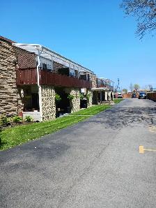 Large 3 bedroom apartment in Grimsby in a quiet seniors building