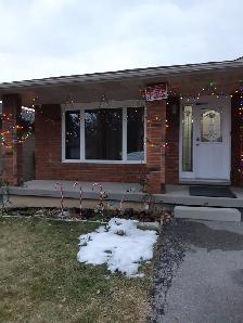 Clean Bedroom for Rent in Detached Home – Utilities Included