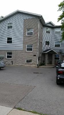 Basement One Bedroom Apartment For Rent in 4 Plex Niagara Falls