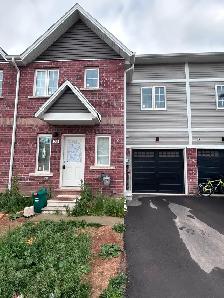 For Rent: 3 Bed | 2 Bath townhouse in Welland