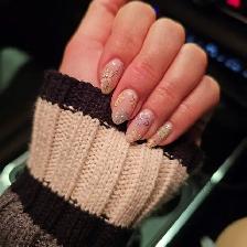 Nails technician hiring
