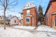 Beautifully Renovated Main Unit 2 bedroom