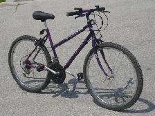 FEMALE'S LARGE 26' HUFFY STROBE ATB SERIES 15 SPD MOUNTAIN BIKE!