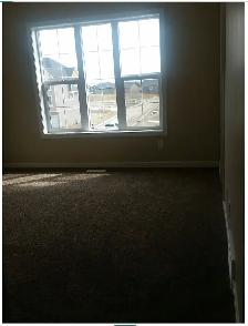 A 3 Bedroom Townhouse with 2/5 Bathrooms for Rent!