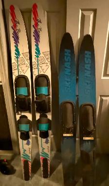 2 pairs of water skiis