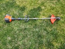 Husqvarna String Trimmer – Gas Powered – Straight Shaft – Attach