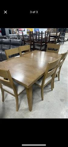 7- piece Dining Table - demo