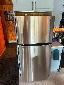 Immaculate 4-Piece LG Appliance Set