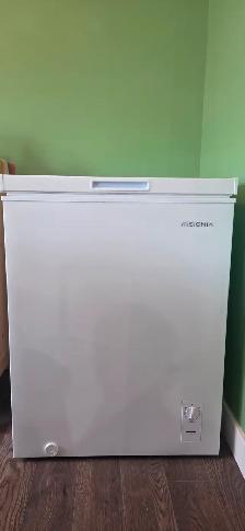 Insignia 7 Cu. Ft. Garage Ready Chest Freezer