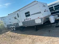 2007 Crossroads Zinger 32' Camper