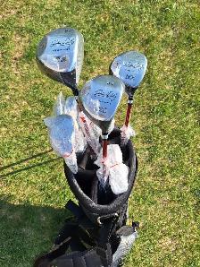 Brand New John Daly RH Golf clubs with Bag