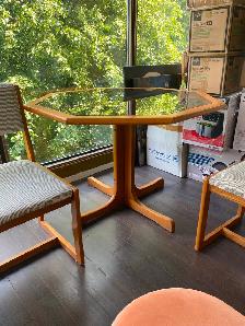 Kitchen/dining table and four chairs