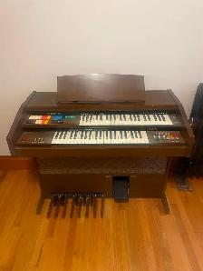 Electronic organ GEM Wizard 327