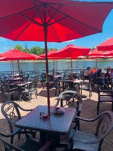 Experienced Servers and Kitchen Staff Wanted