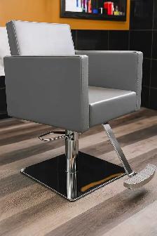 STYLING CHAIR – Born Royal Hair Studio