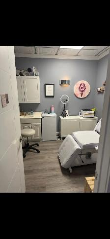 Room for rent in salon in Etobicoke