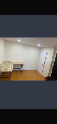 Scarborough warden and Lawrence for rent main floor 3 beds