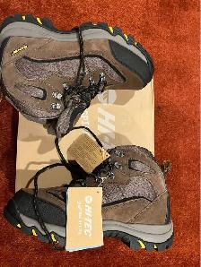 Men  waterproof hiking boots.