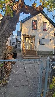 1 bedroom apartment on Elgin Ave