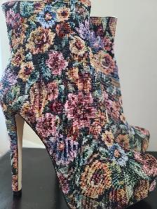 Brand new women bootis Size 8