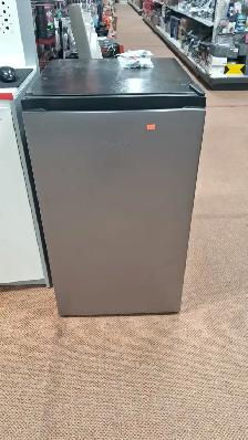 HISENSE RONSHEN REFRIGERATOR / FRIDGE 4.4 CUFT SILVER COLOR