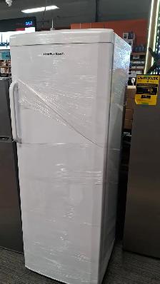 HAMILTON BEACH 11 CU FT UPRIGHT FREEZER WHITE COLOR