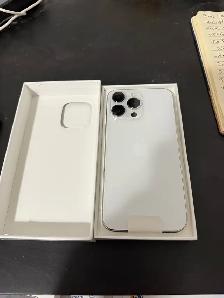White iPhone 14 Pro Max